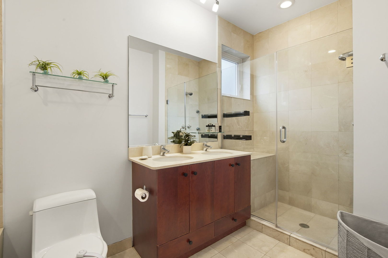 922 N Paulina Street Unit: 1R