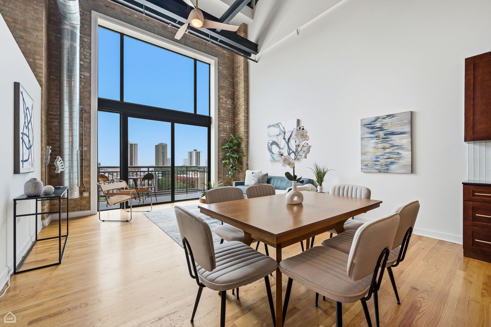 2545 S DEARBORN Street Unit: 702