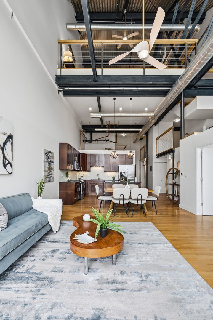 2545 S DEARBORN Street Unit: 702
