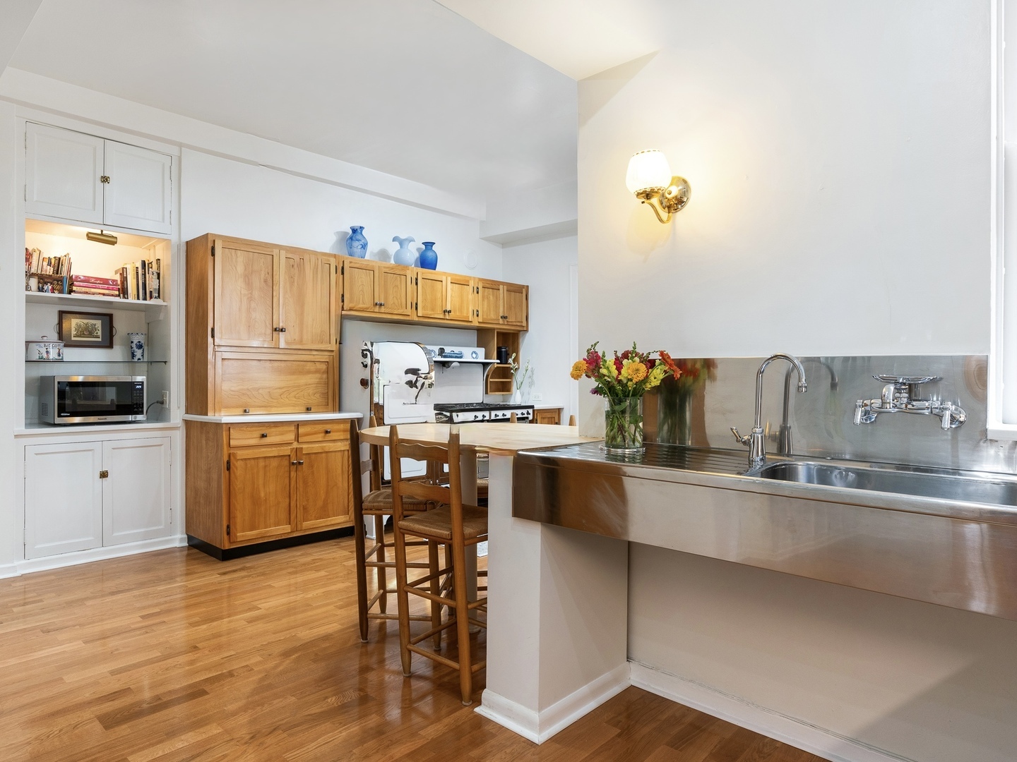 232 E Walton Place Unit: 3E