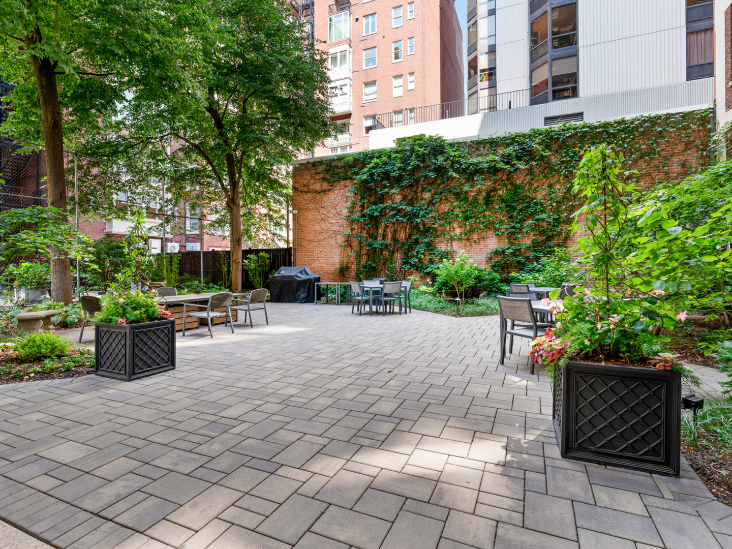 232 E Walton Place Unit: 3E