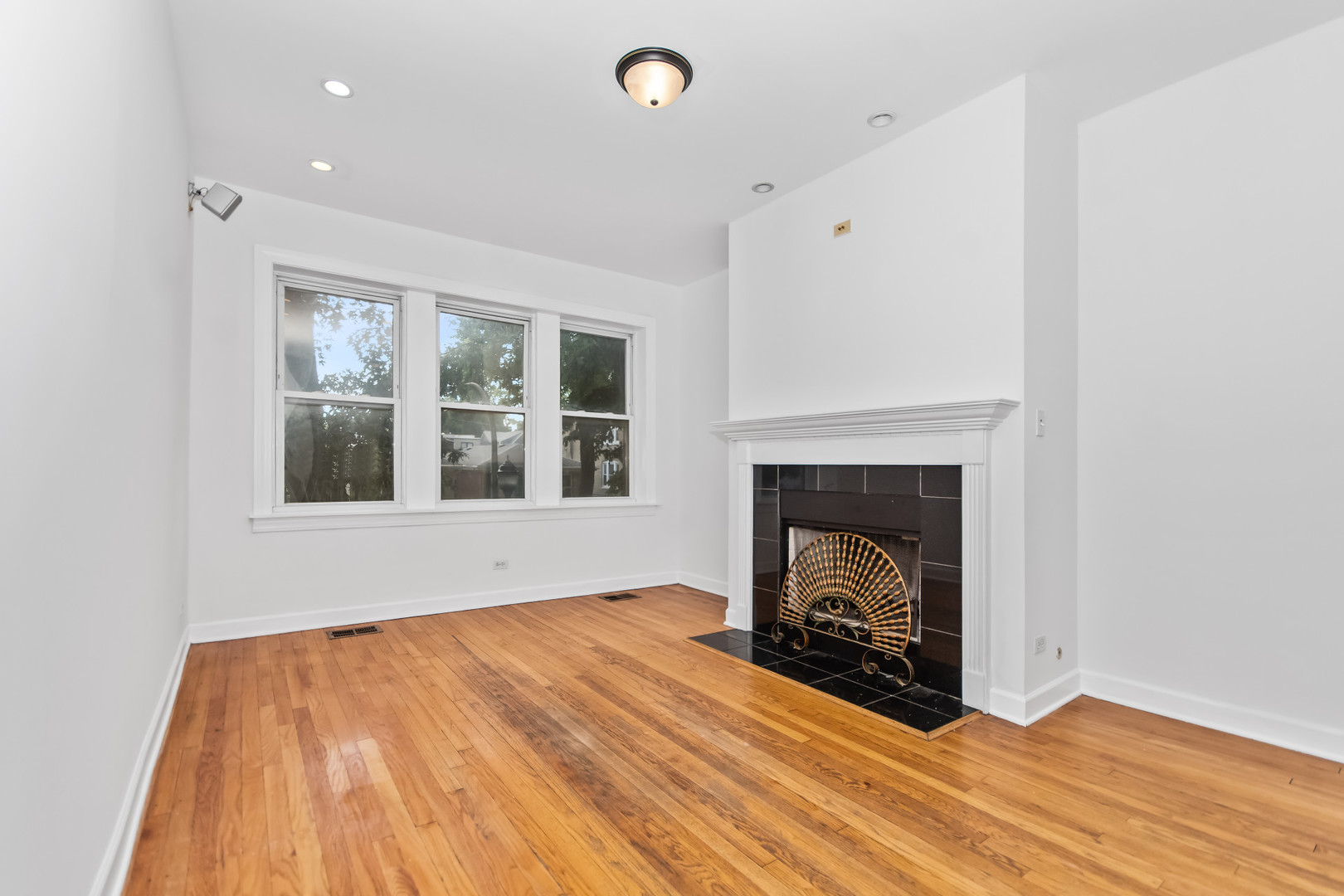 3222 W BERTEAU Avenue Unit: 1