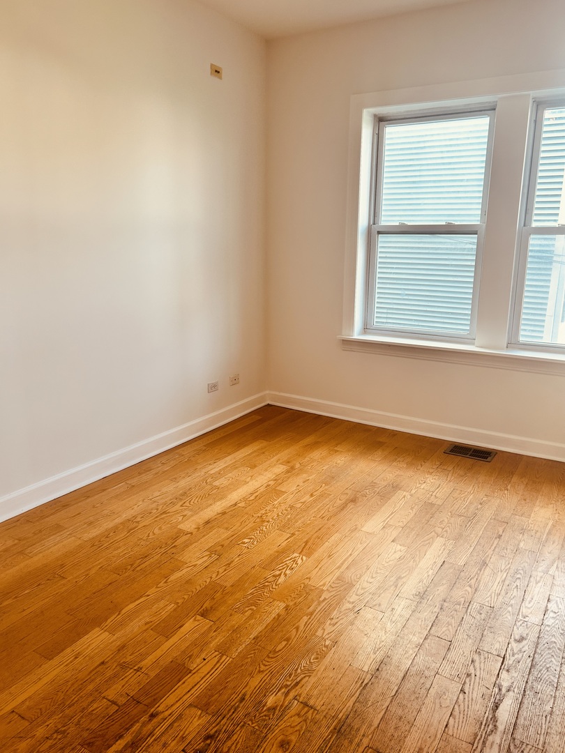 3222 W BERTEAU Avenue Unit: 1
