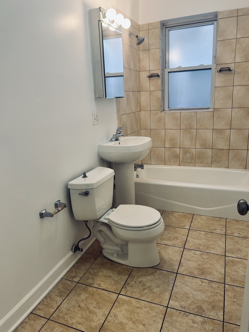 3222 W BERTEAU Avenue Unit: 1
