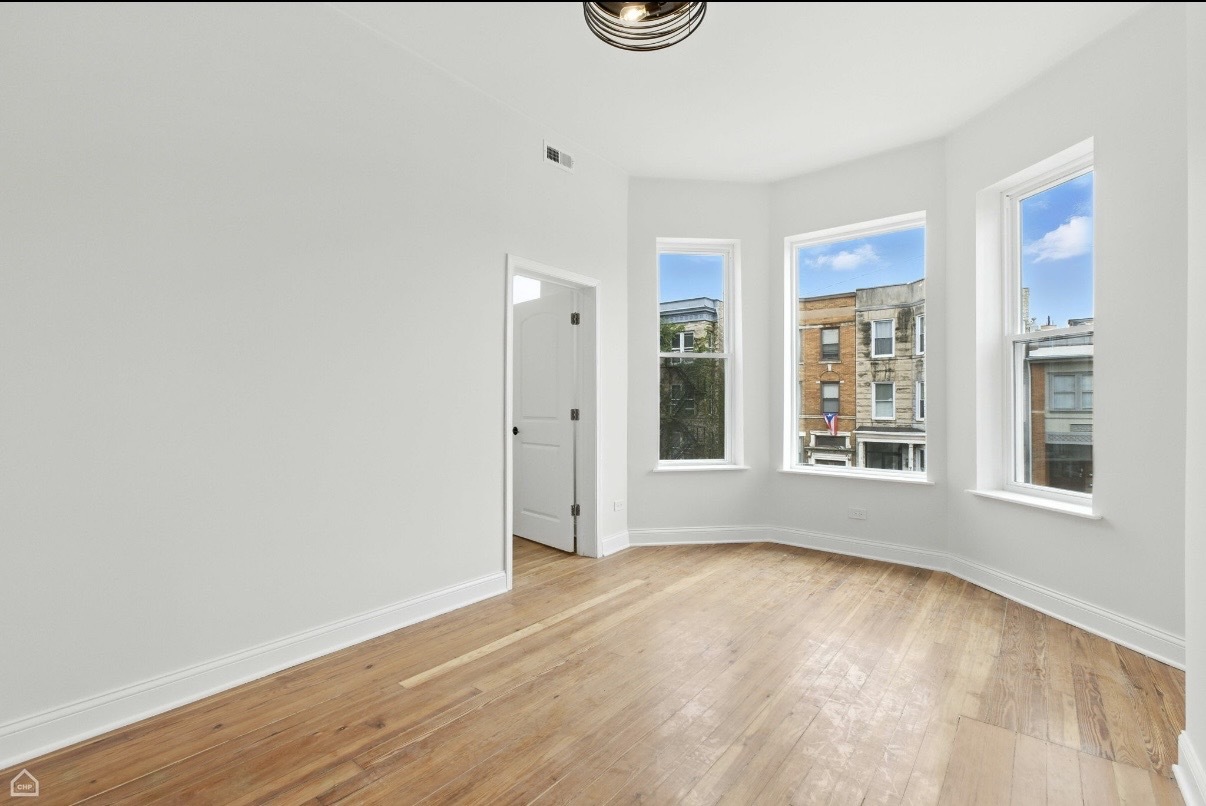 909 W Addison Street Unit: 2
