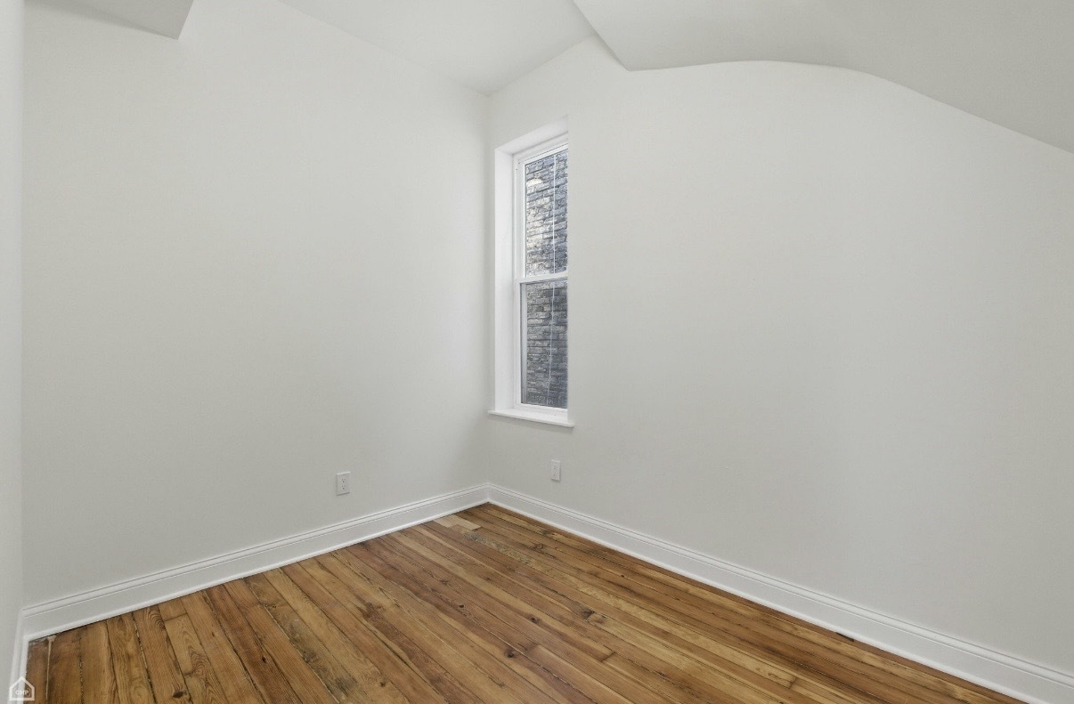 909 W Addison Street Unit: 2