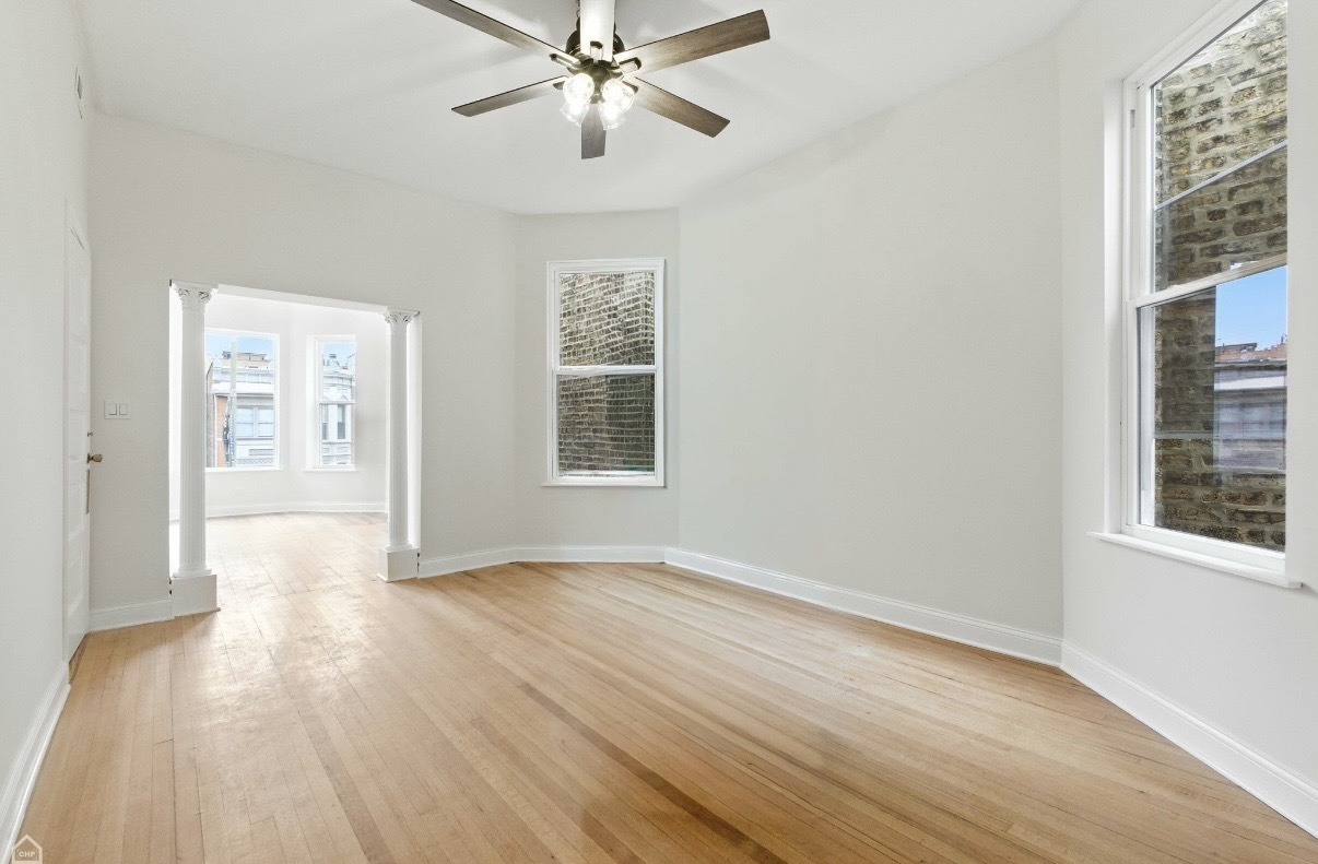 909 W Addison Street Unit: 2