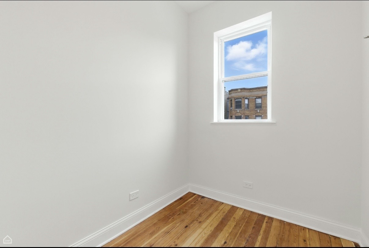 909 W Addison Street Unit: 2