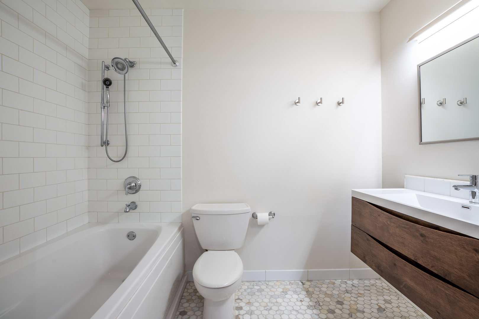 2333 W Saint Paul Avenue Unit: 129