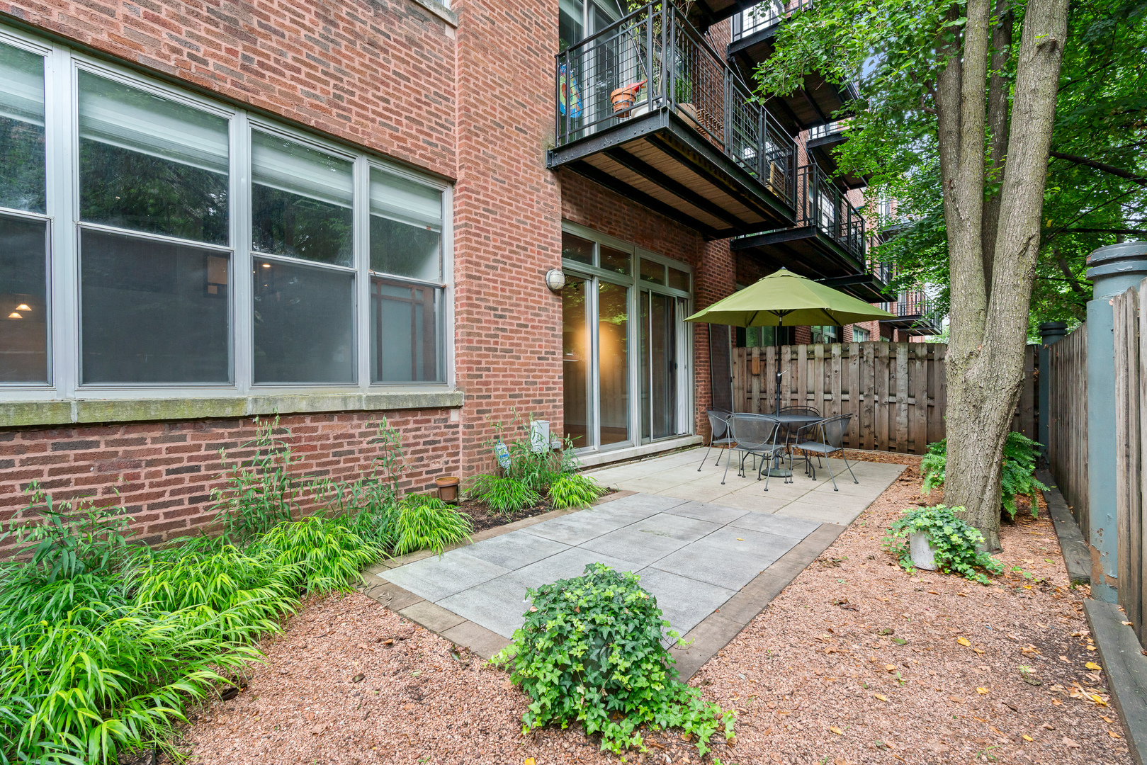 2333 W Saint Paul Avenue Unit: 129