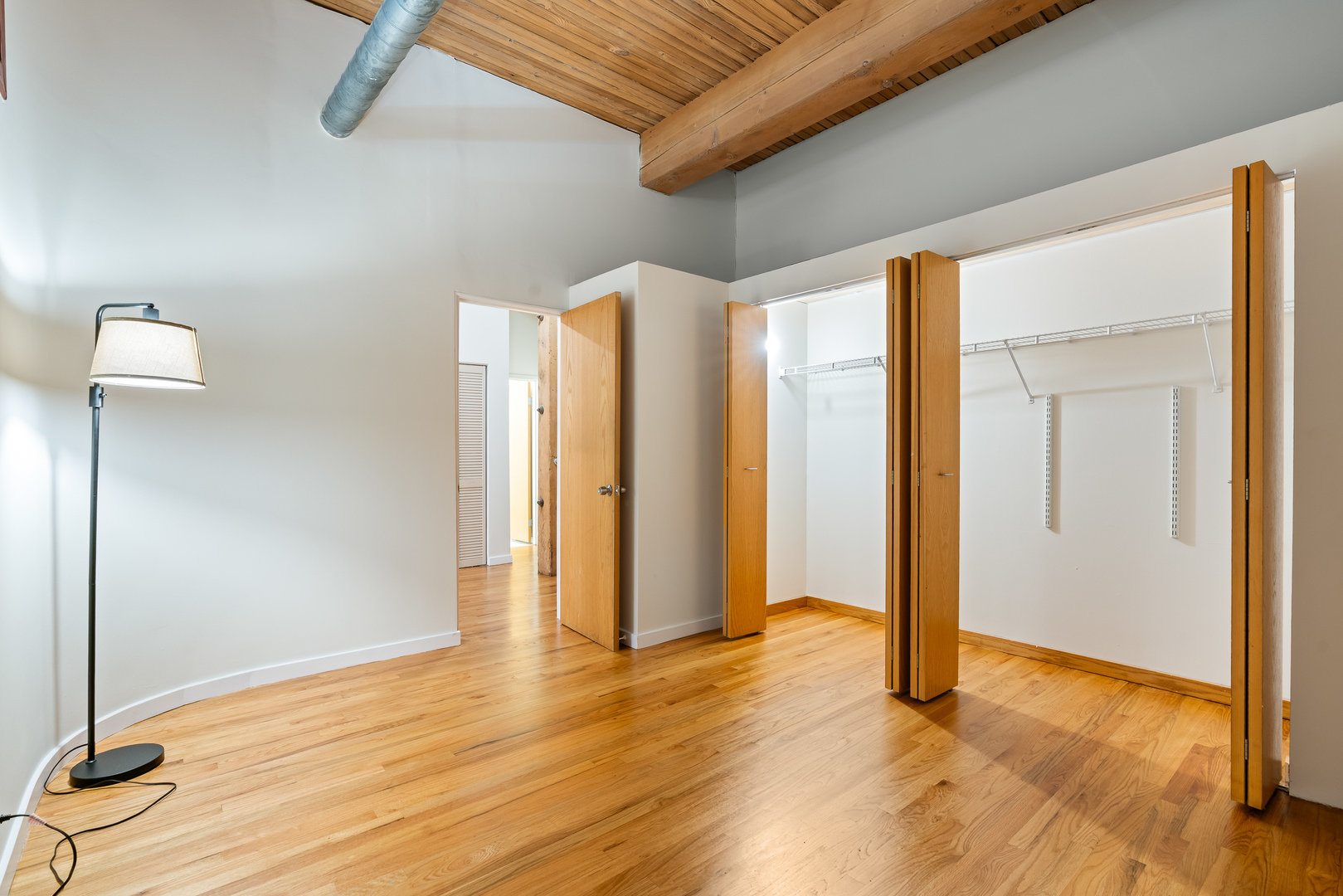 2333 W Saint Paul Avenue Unit: 129