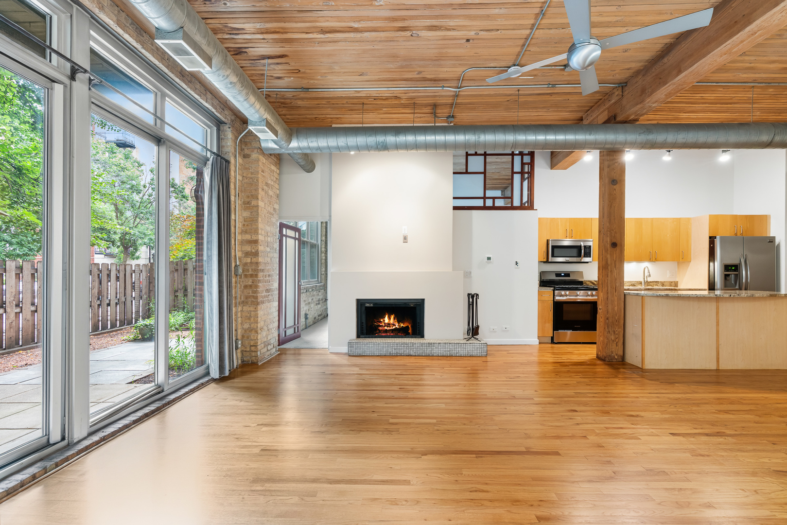 2333 W Saint Paul Avenue Unit: 129