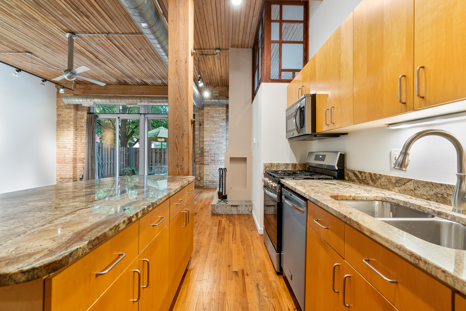 2333 W Saint Paul Avenue Unit: 129
