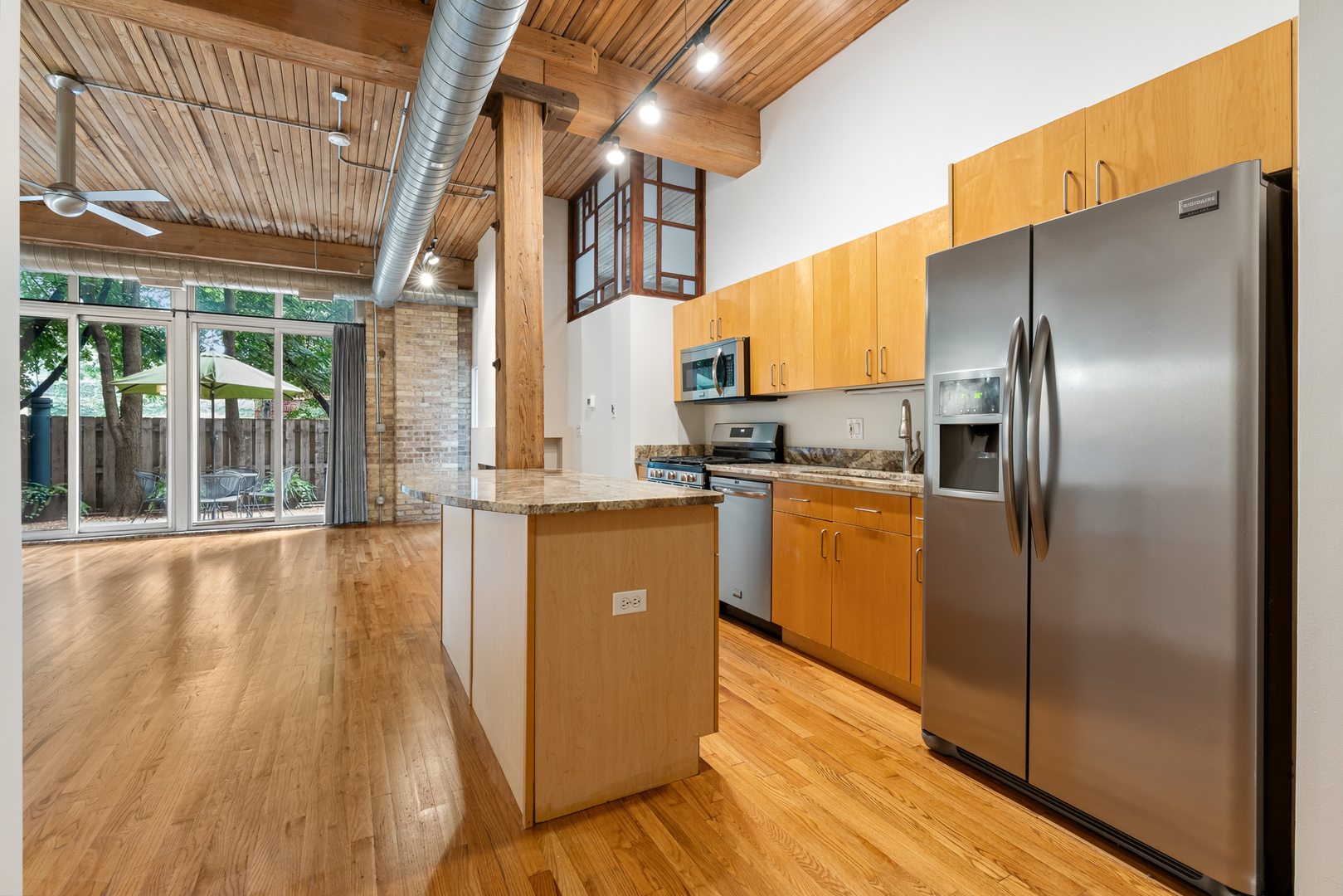2333 W Saint Paul Avenue Unit: 129