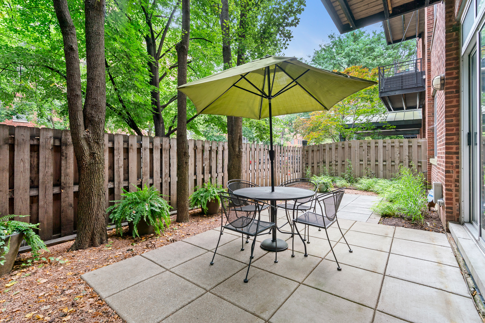 2333 W Saint Paul Avenue Unit: 129