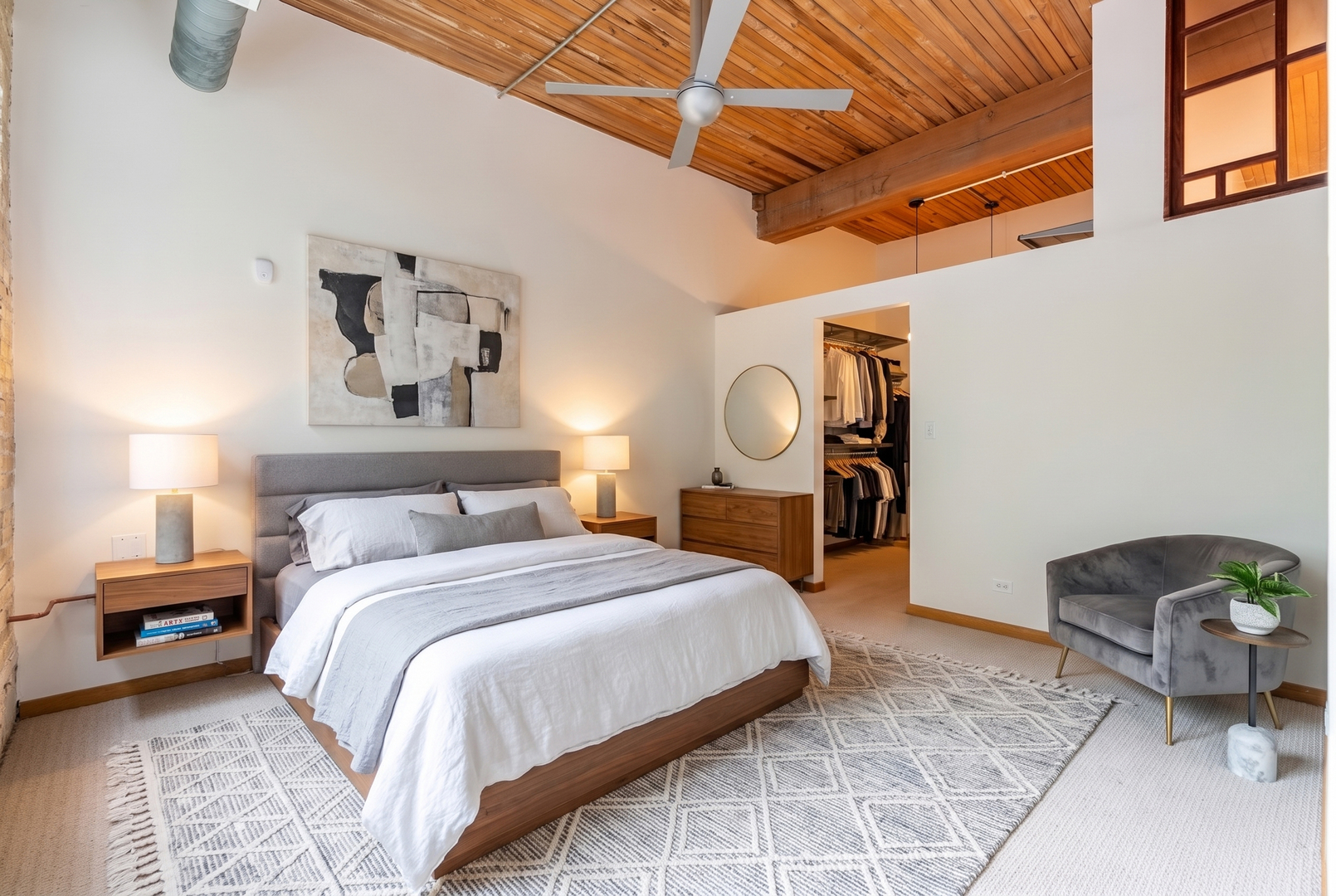 2333 W Saint Paul Avenue Unit: 129