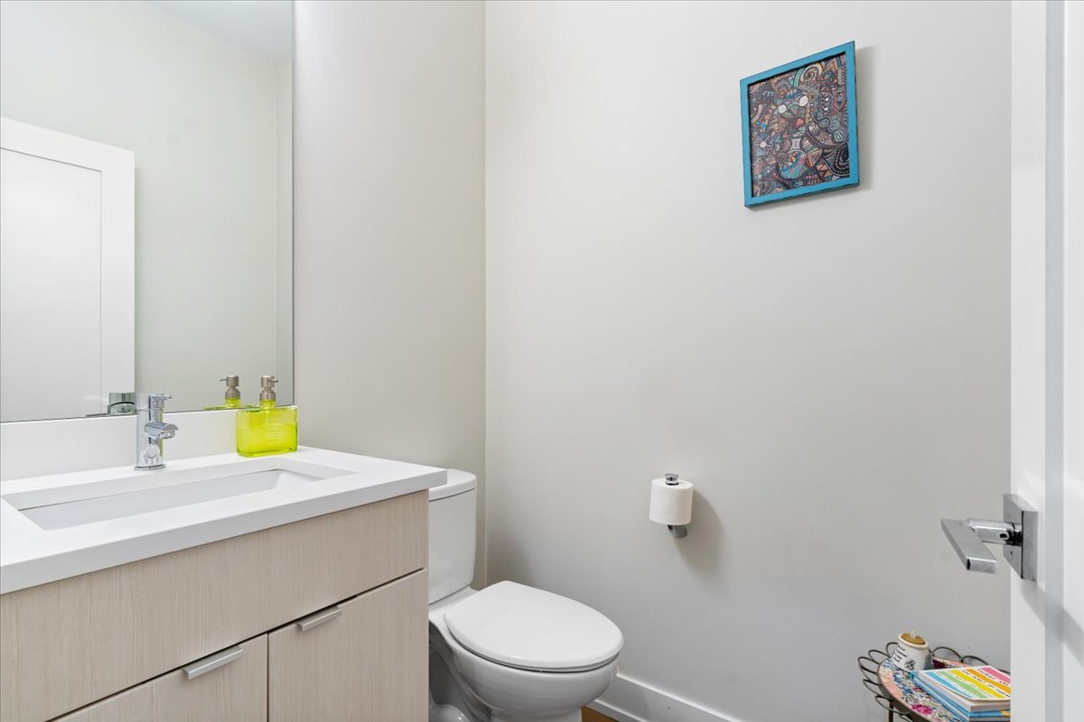 3033 N Clybourn Avenue Unit: 1