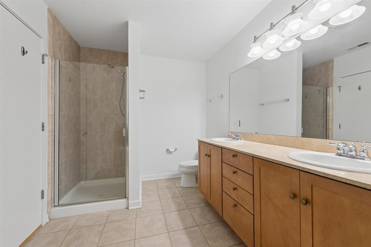 3550 W Montrose Avenue Unit: 502