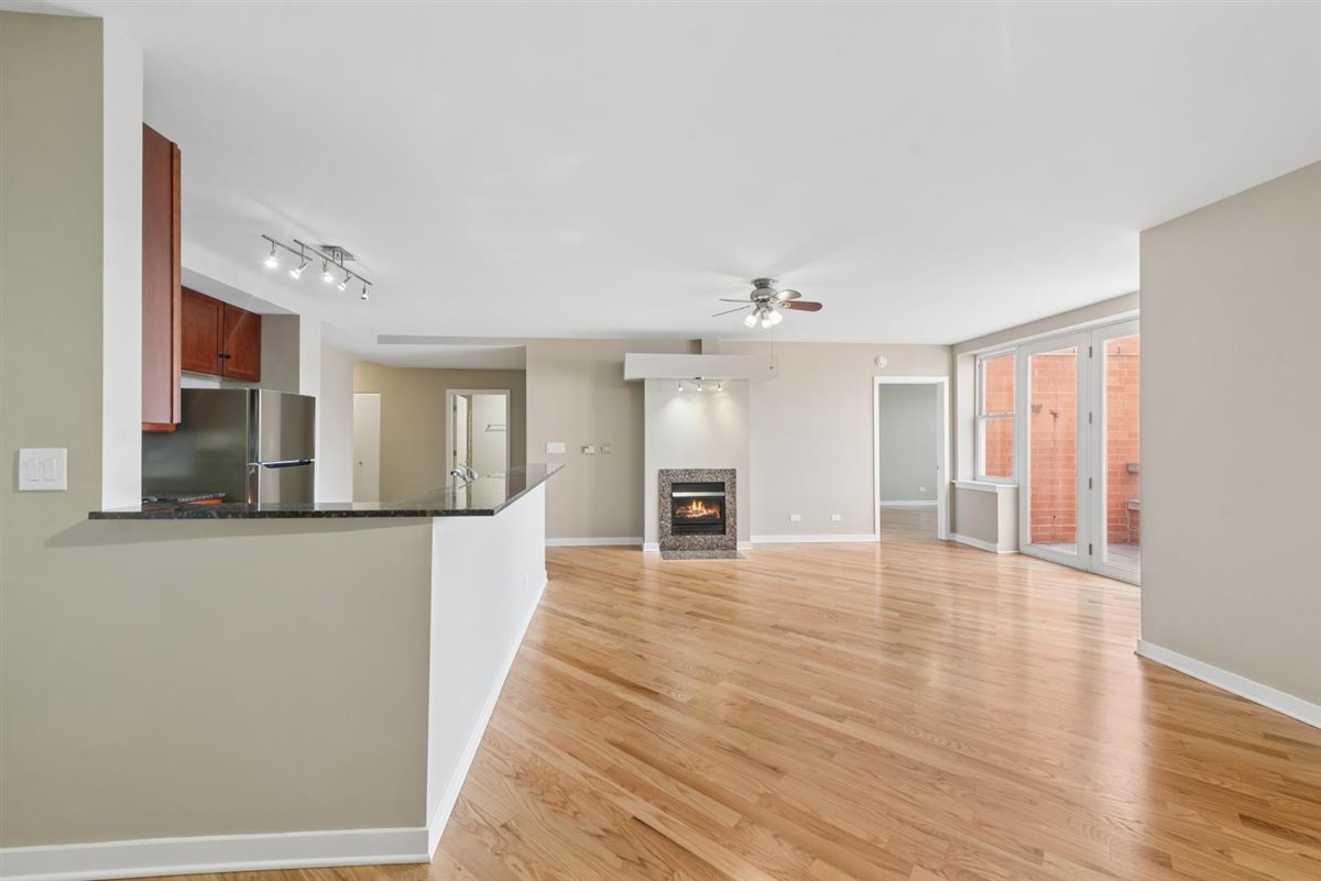 3550 W Montrose Avenue Unit: 502