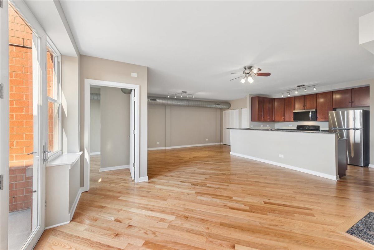 3550 W Montrose Avenue Unit: 502