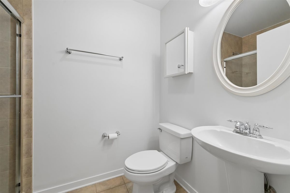 3550 W Montrose Avenue Unit: 502