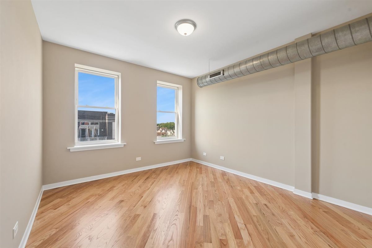 3550 W Montrose Avenue Unit: 502