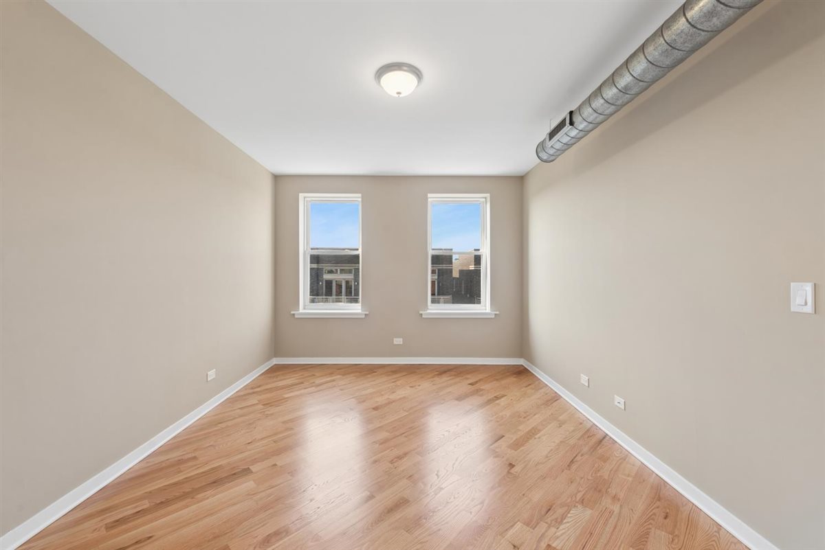 3550 W Montrose Avenue Unit: 502