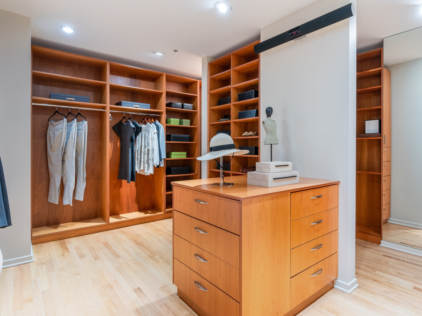 500 W Superior Street Unit: 2401