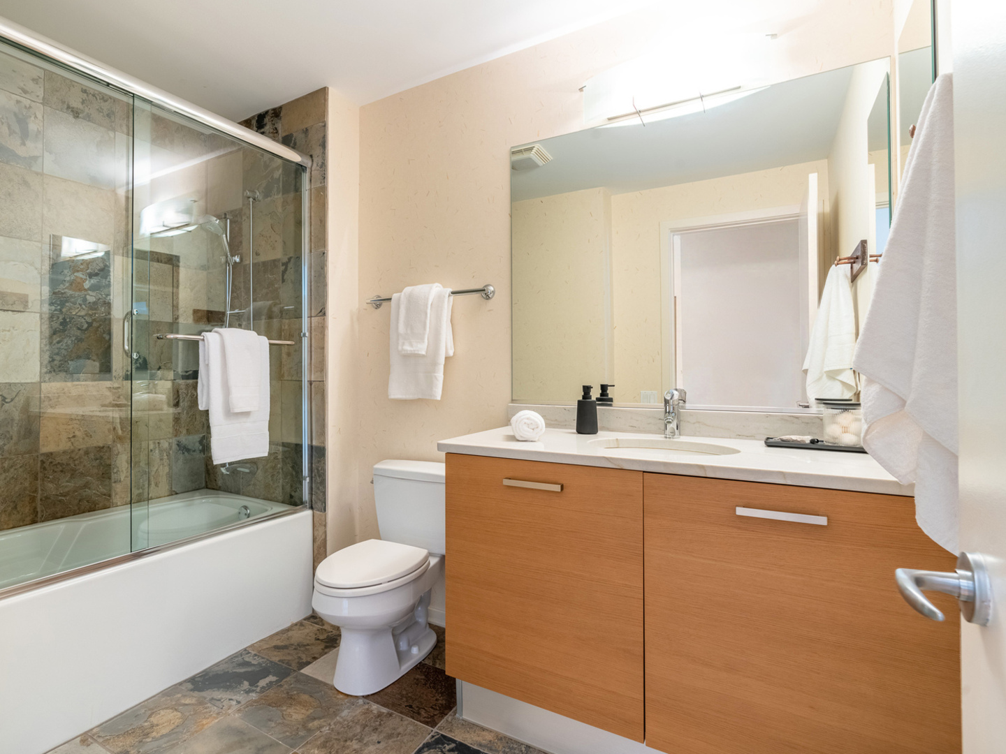 500 W Superior Street Unit: 2401