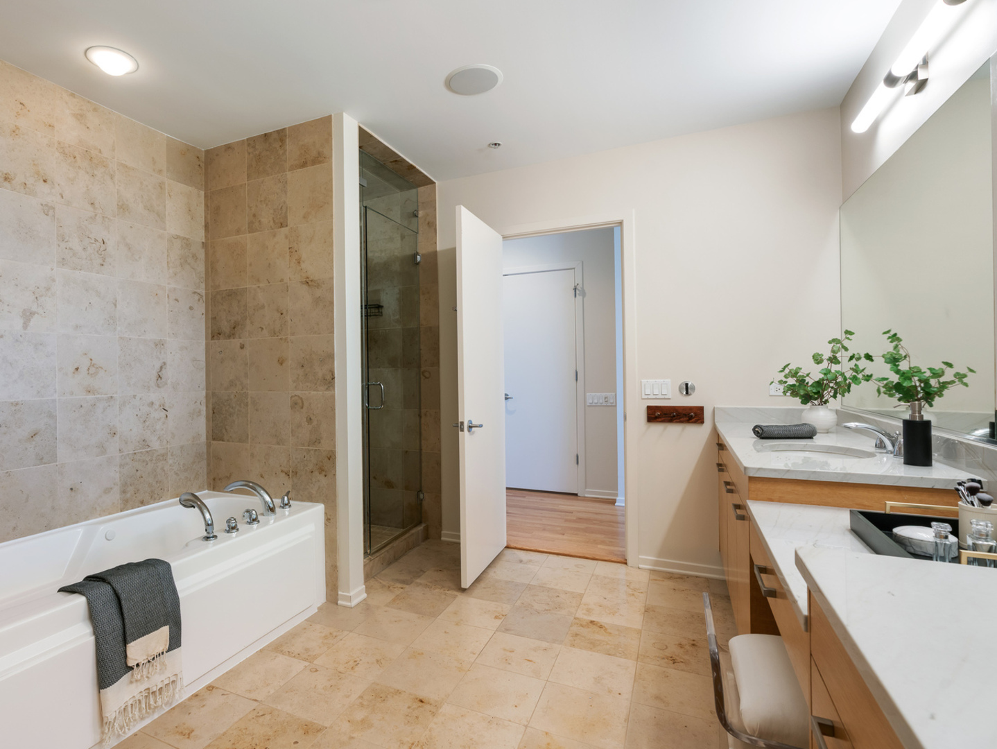 500 W Superior Street Unit: 2401