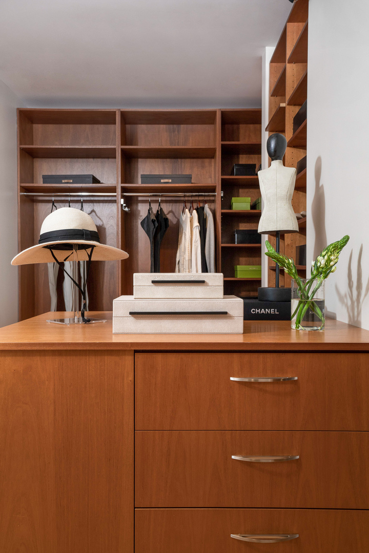 500 W Superior Street Unit: 2401
