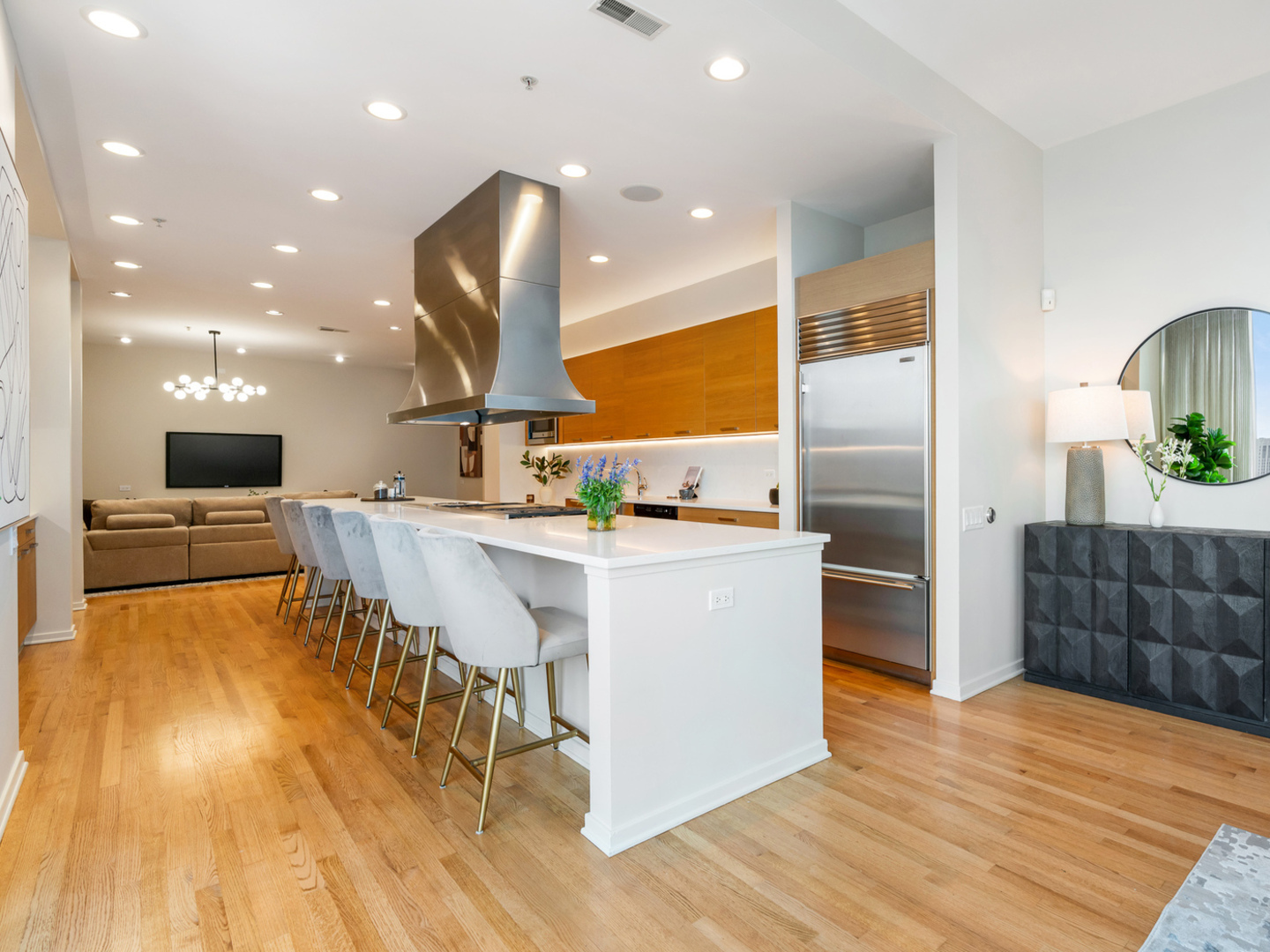 500 W Superior Street Unit: 2401