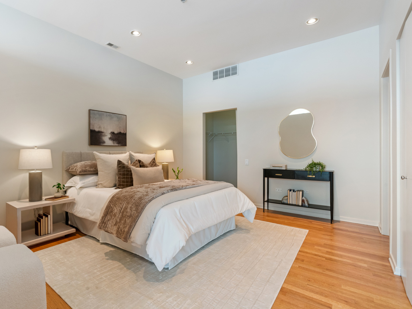 500 W Superior Street Unit: 2401