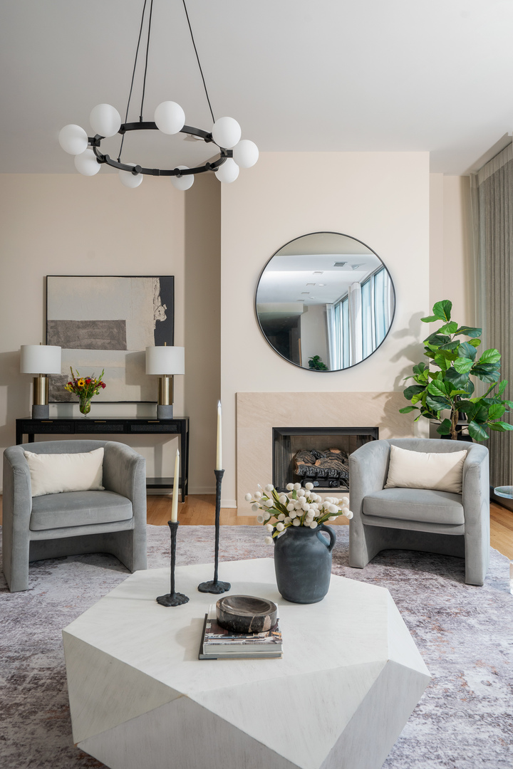 500 W Superior Street Unit: 2401