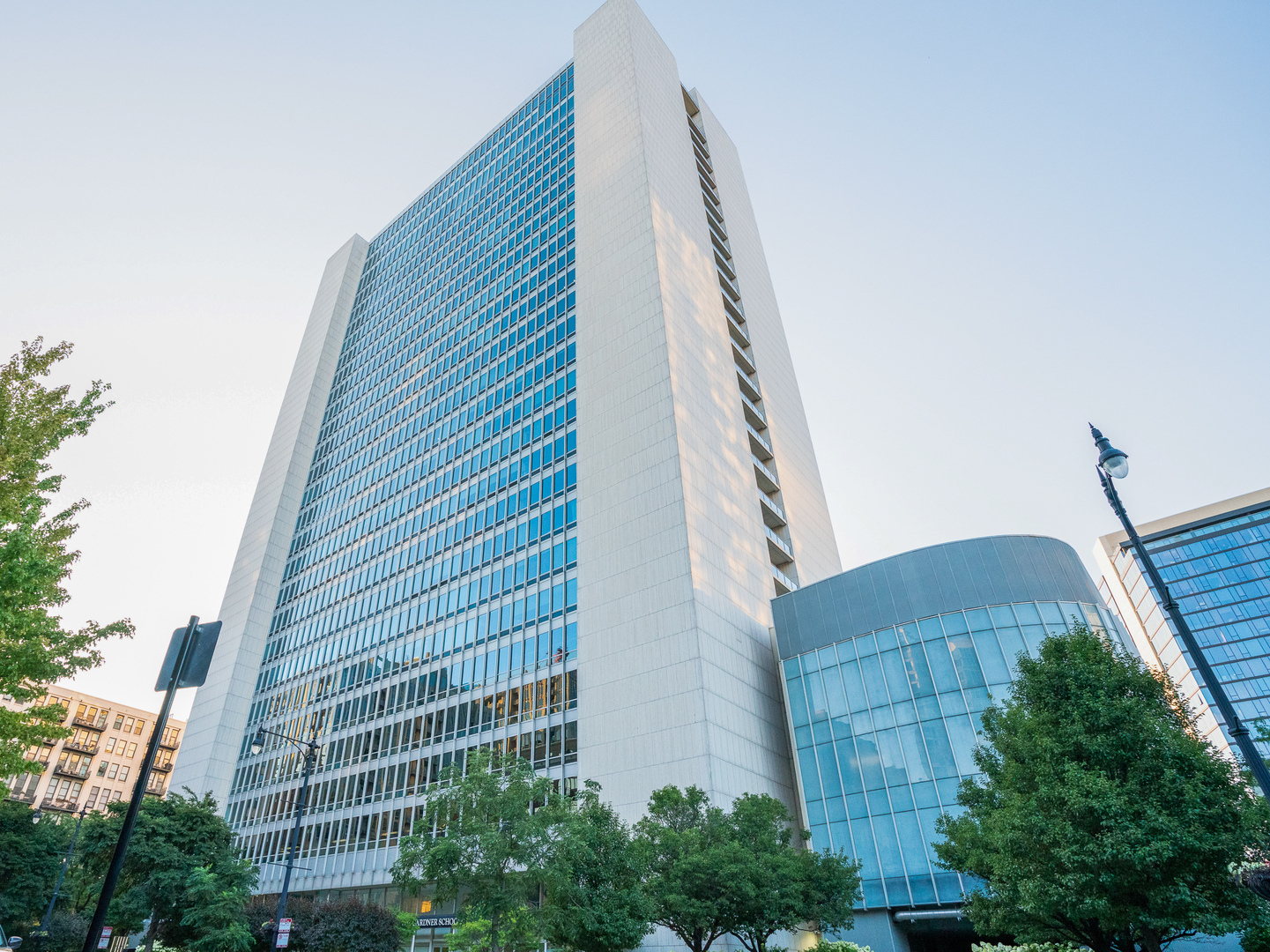 500 W Superior Street Unit: 2401