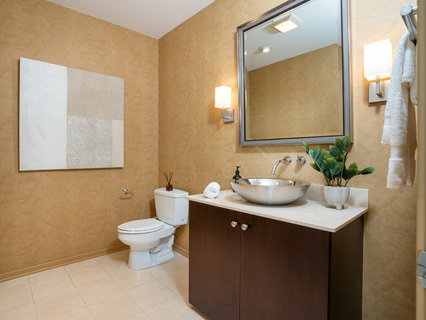 500 W Superior Street Unit: 2401