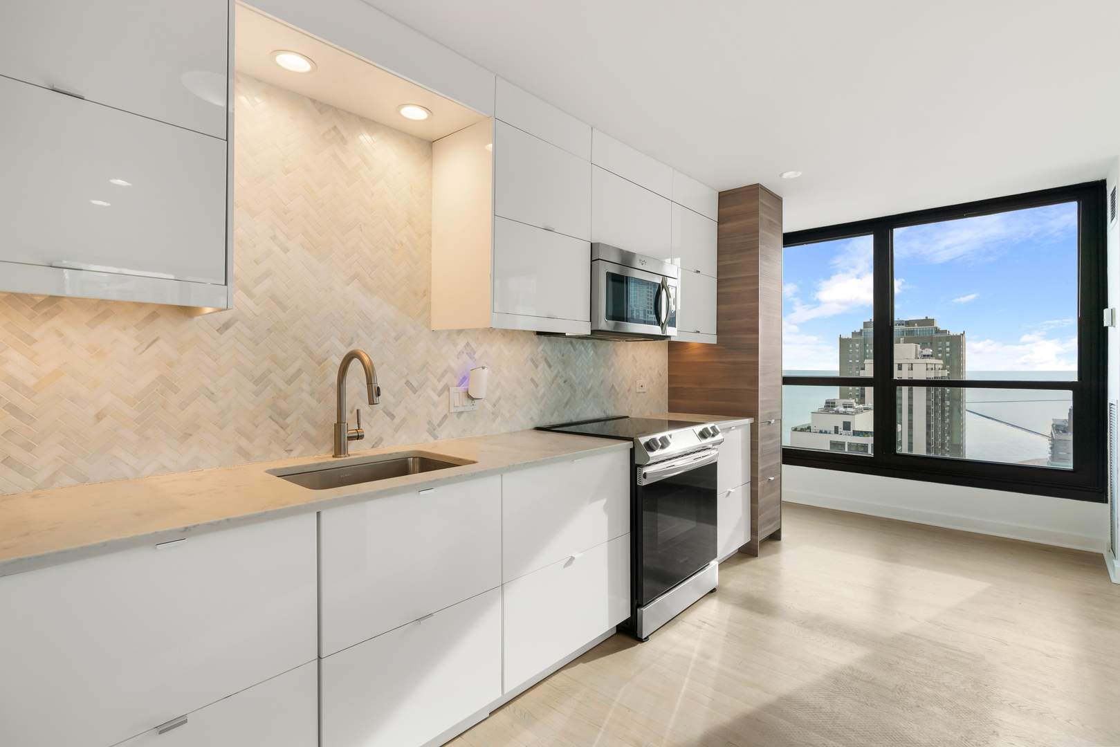 1030 N State Street Unit: 28H