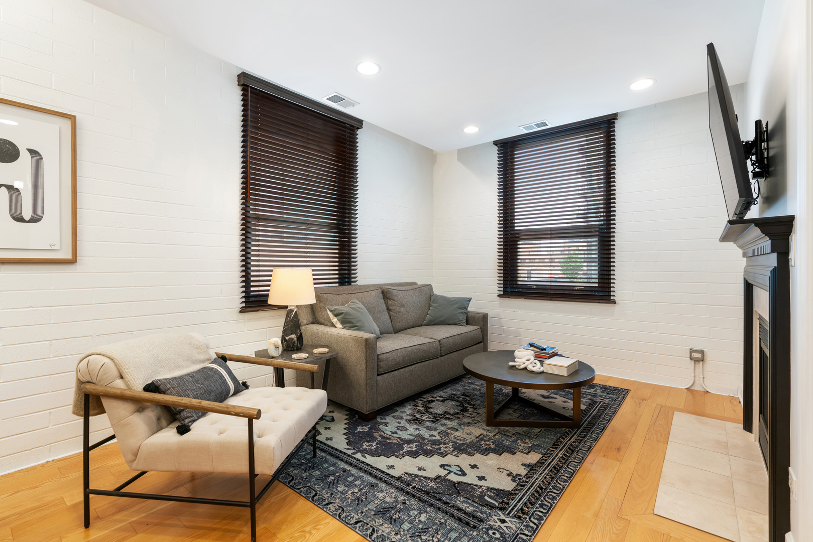 742 N LaSalle Street Unit: 5