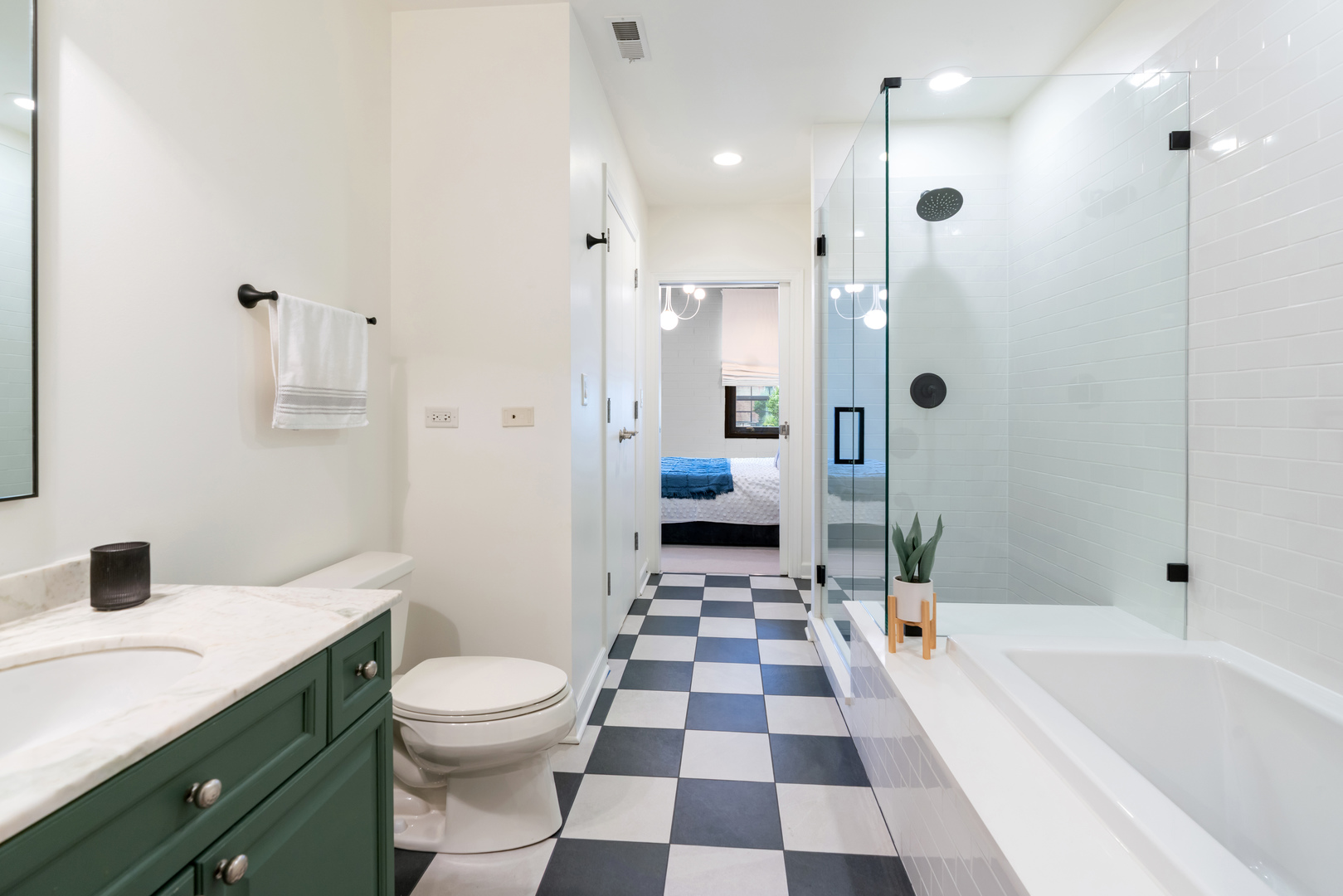 742 N LaSalle Street Unit: 5