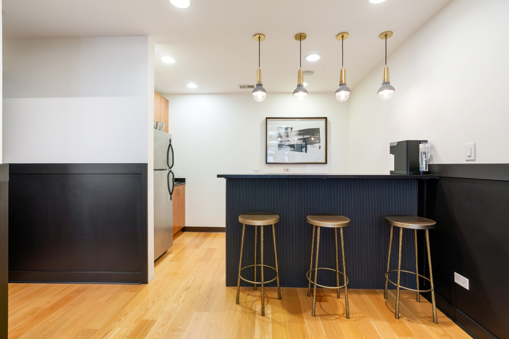 742 N LaSalle Street Unit: 5