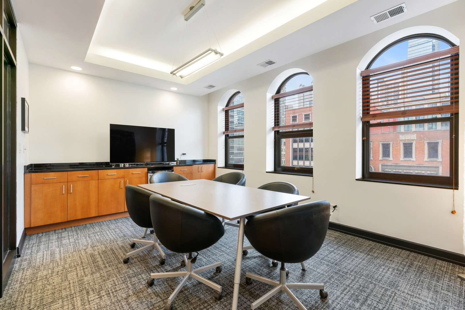 742 N LaSalle Street Unit: 5