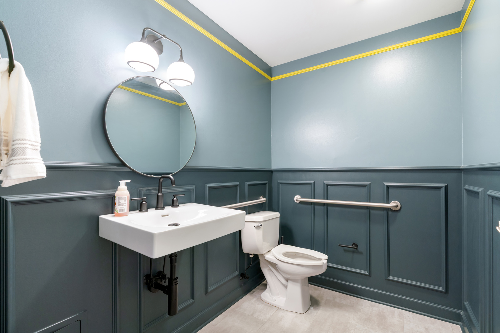742 N LaSalle Street Unit: 5
