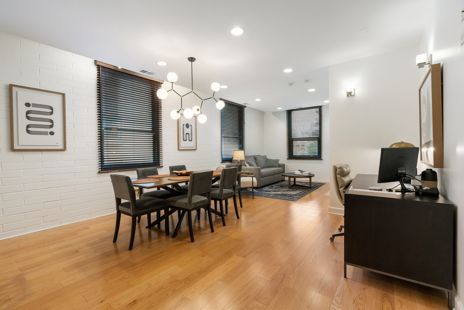 742 N LaSalle Street Unit: 5
