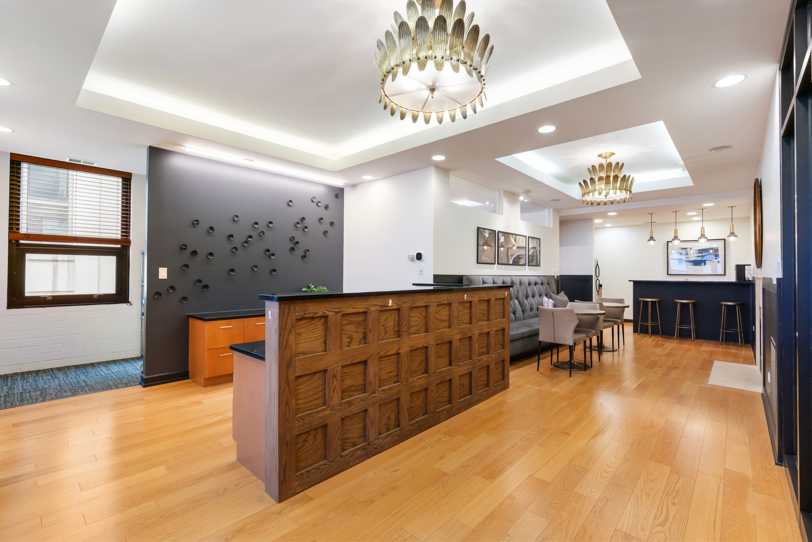 742 N LaSalle Street Unit: 5