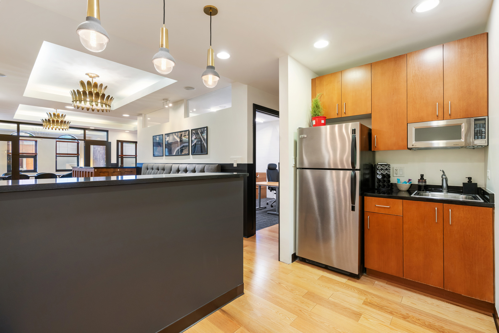 742 N LaSalle Street Unit: 5