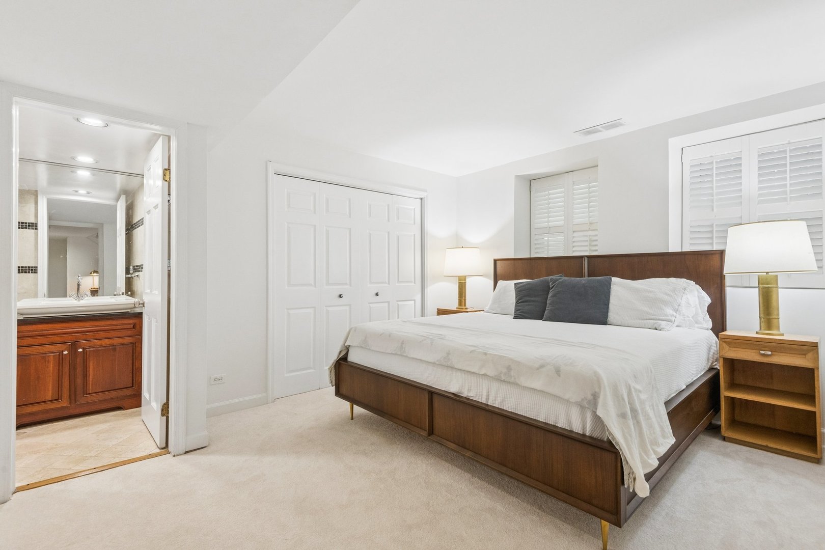 508 W Grant Place Unit: 102