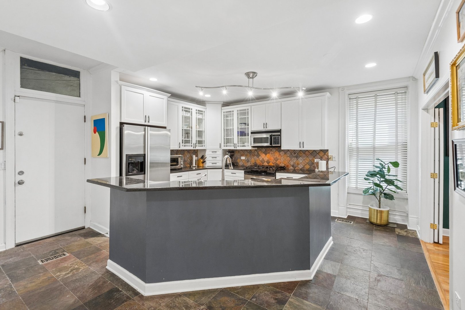 508 W Grant Place Unit: 102