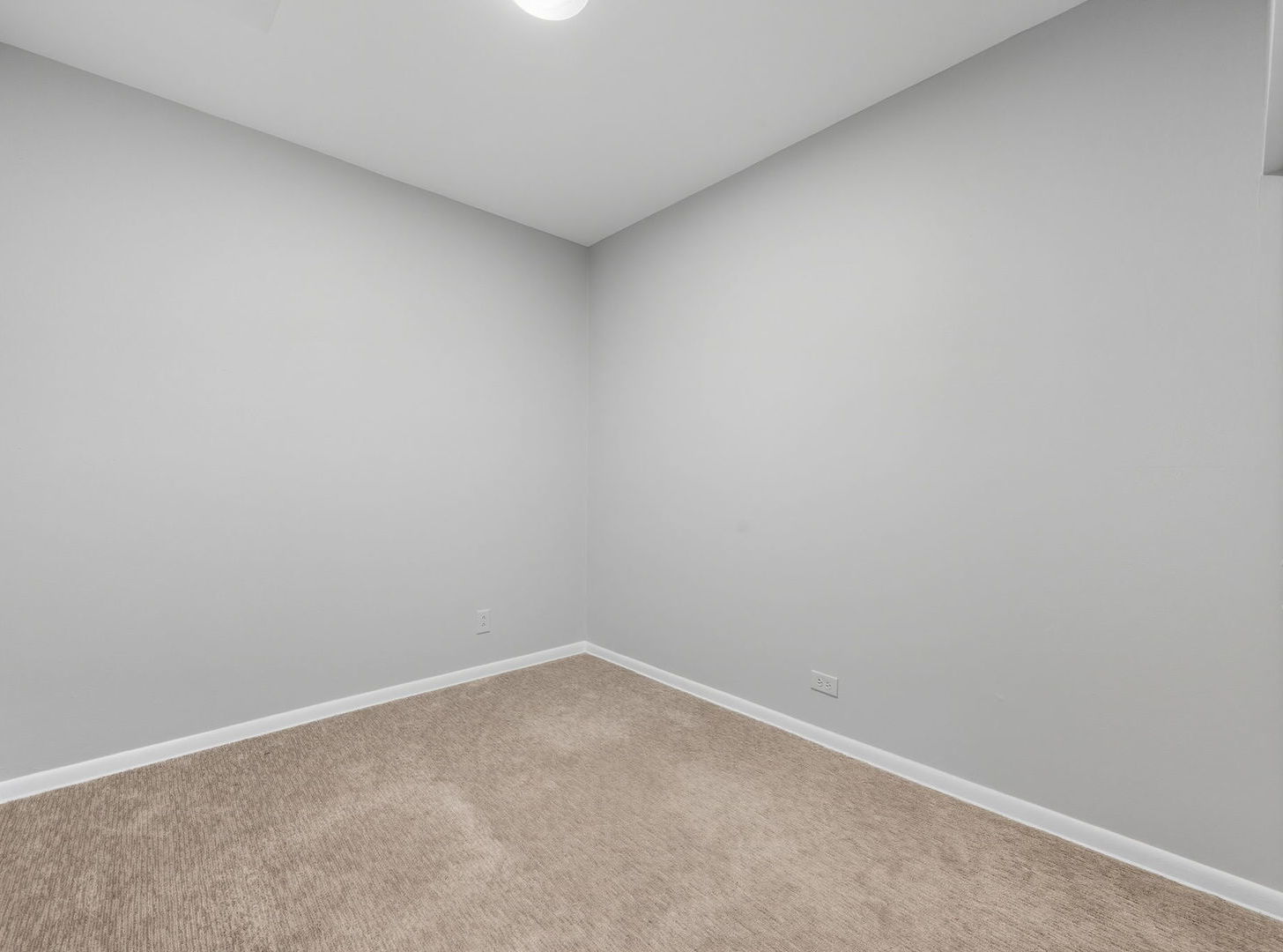 2370 N ELSTON Court