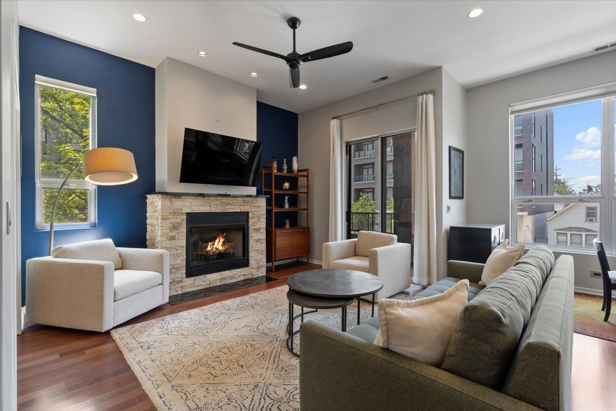 1717 N Western Avenue Unit: 2
