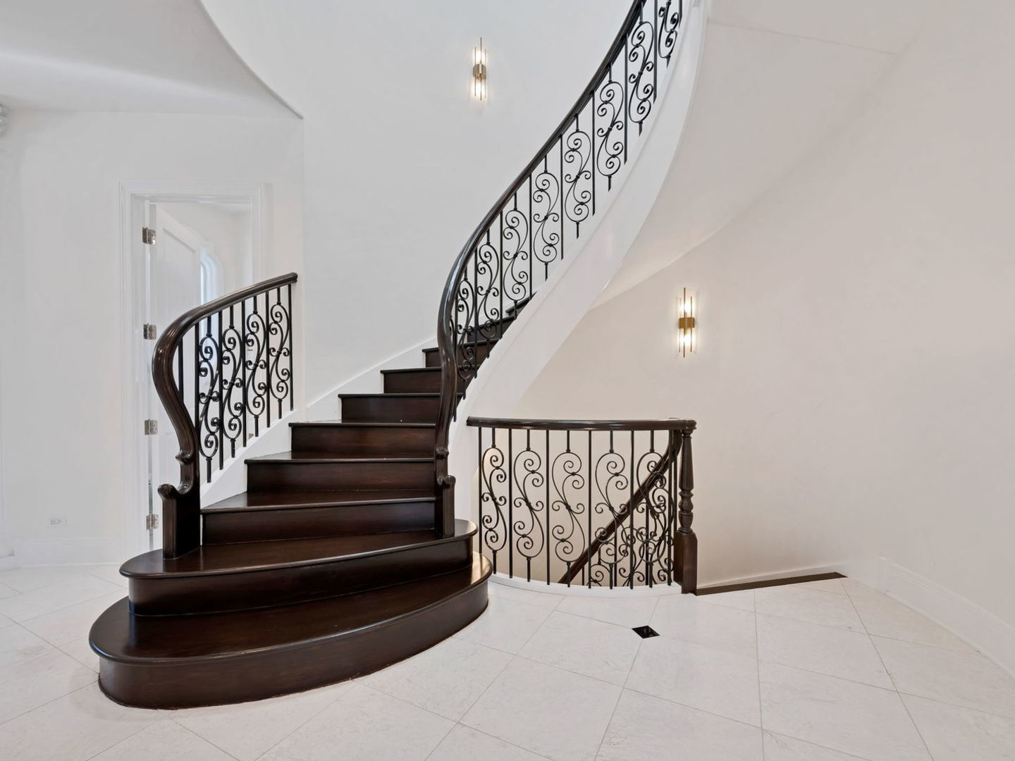 355 Flagg Court